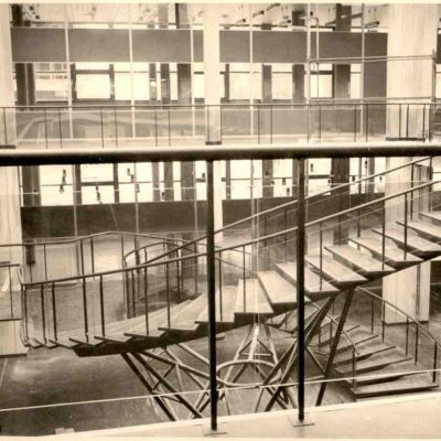 MARCORELLES-_VINTAGE_ESCALIER_HISTOIRE